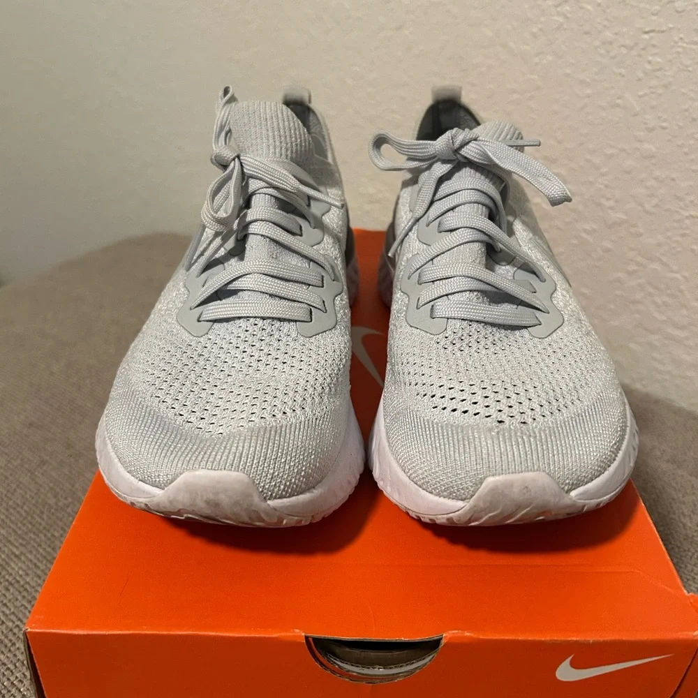 ✔️NIKE✔️ Epic React Flyknit Sneaker - Picture 2 of 4